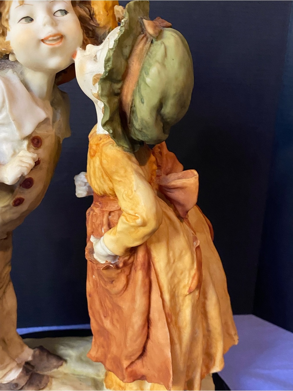 Vintage Style  Figurine “SHY KISS”- Home Art - Picture 3 of 9